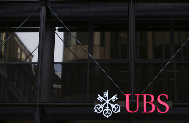 Logo banku UBS na oddziale w Londynie
