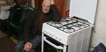 Wcisnęli 90-latkowi kuchenkę. A on nawet nie mam gazu