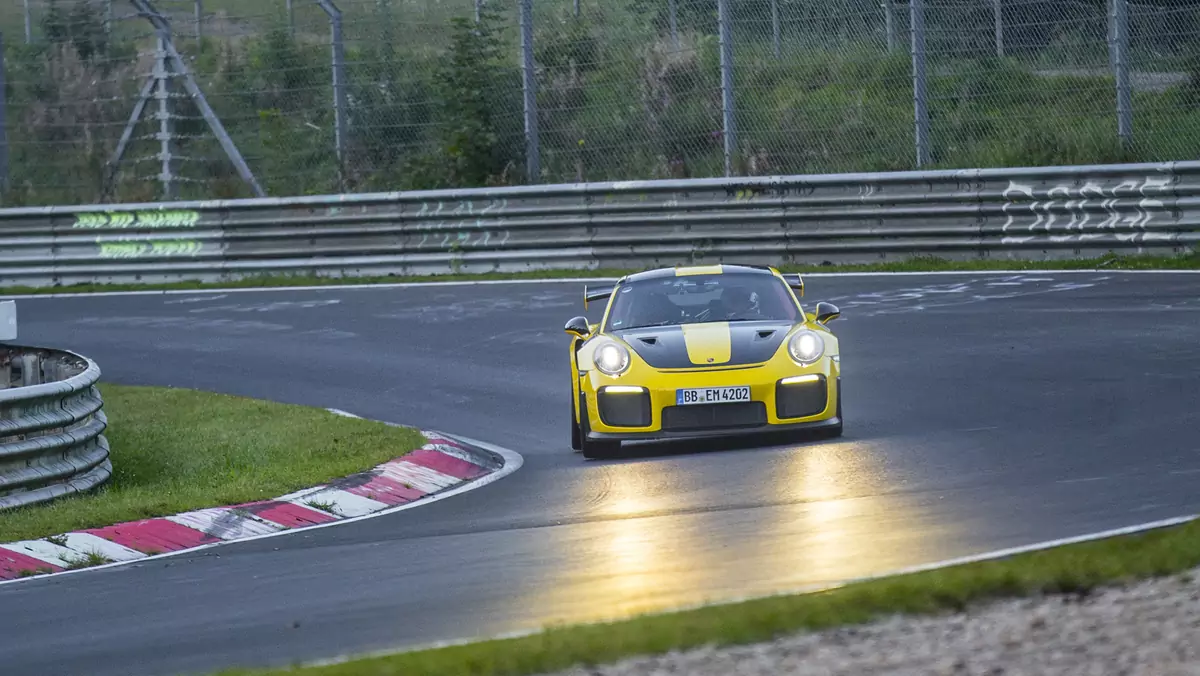 Porsche 911 GT2 RS na Nürburgringu