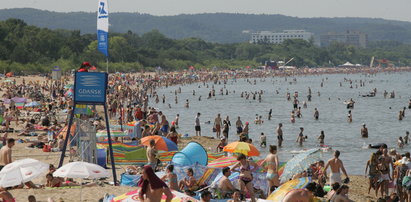 Polskie kurorty zakazują picia alkoholu na plażach