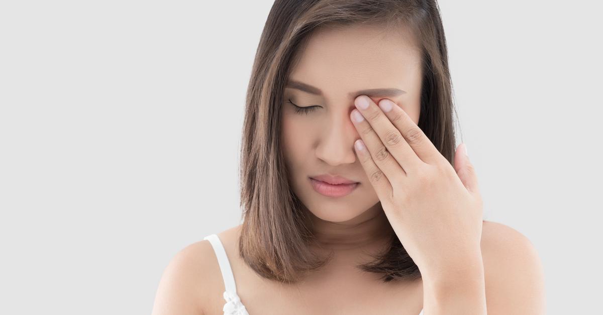 Spuchnięta powieka - bardzo częsta oznaka alergii i chorób oka. Sposoby  leczenia spuchniętej powieki