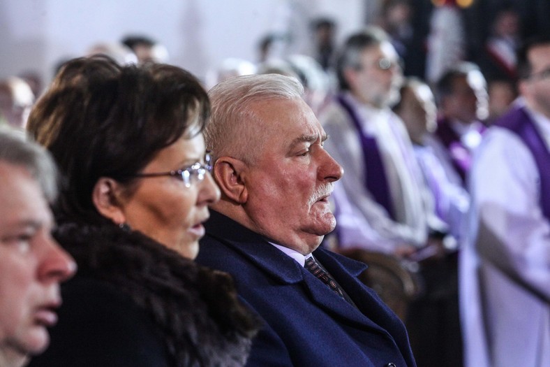 Ewa Kopacz i Lech Wałęsa podczas pogrzebu