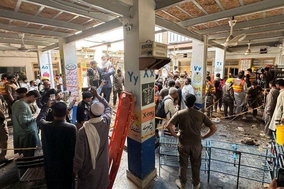 Tragedija u školi u Pakistanu: Pao krov, stradalo najmanje 27 učenika