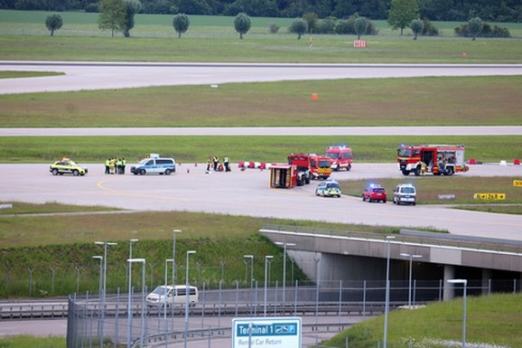 DRAMA U MINHENU Klimatski aktivisti blokirali piste aerodroma prvog prazničnog vikenda, najavljena KAŠNJENJA LETOVA