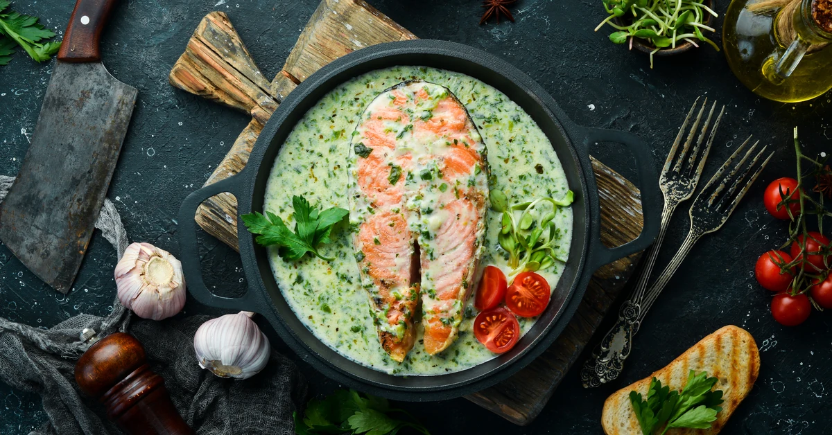 Pyszny obiad na piątek. Podajemy przepis, Ty gotujesz. Filet z łososia w sosie szpinakowym