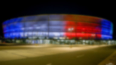 Francuska flaga na membranie wrocławskiego stadionu