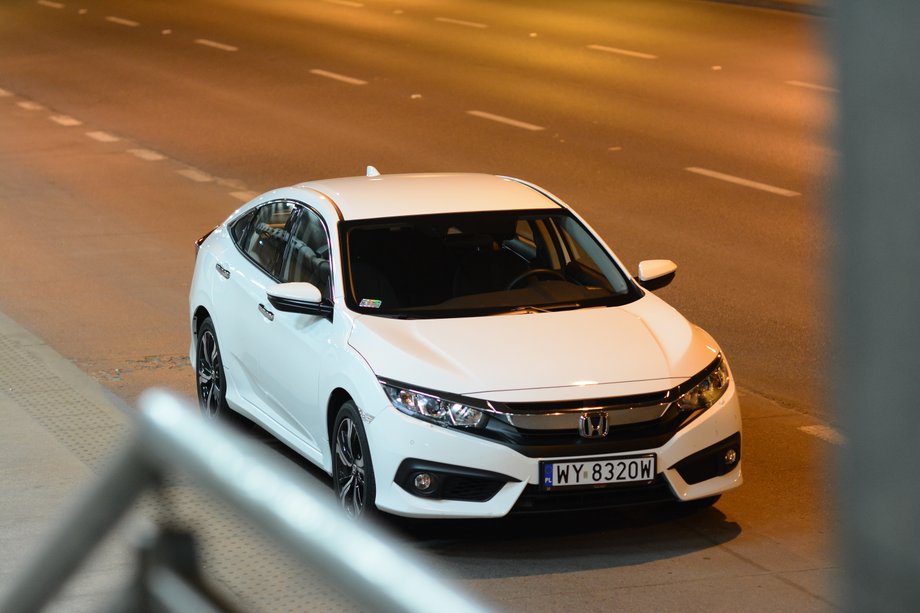 Honda Civic sedan 1.5 VTEC Turbo - w kompaktowej limuzynie też drzemią emocje