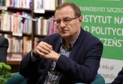 Prof. Dudek: to dlatego Glapiński pomógł prezydentowi ws. alternatywy dla SAFE