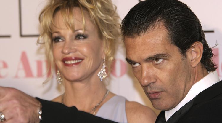 Köldökig kivágott ruhában feszít a 61 éves Melanie Griffith - FOTÓ