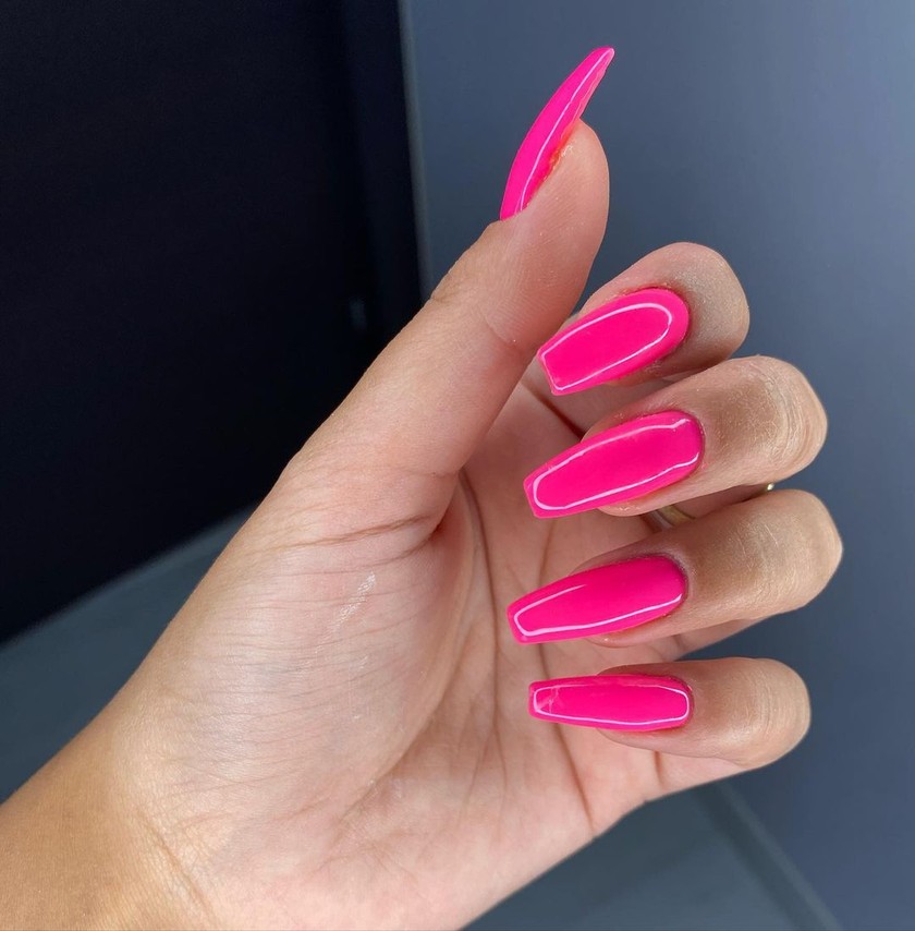 Selon Gina Karpf, le rose est également tendance. Le compte Instagram «vsl.creation» dévoile la couleur éclatante.