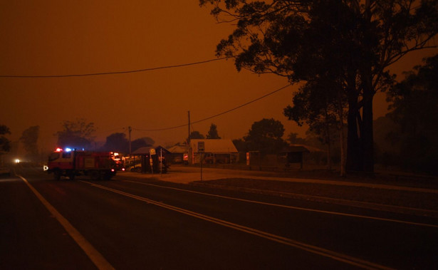 Pożary w Australii: Burze bez opadów i ogniowe tornada. Powstał mikroklimat
