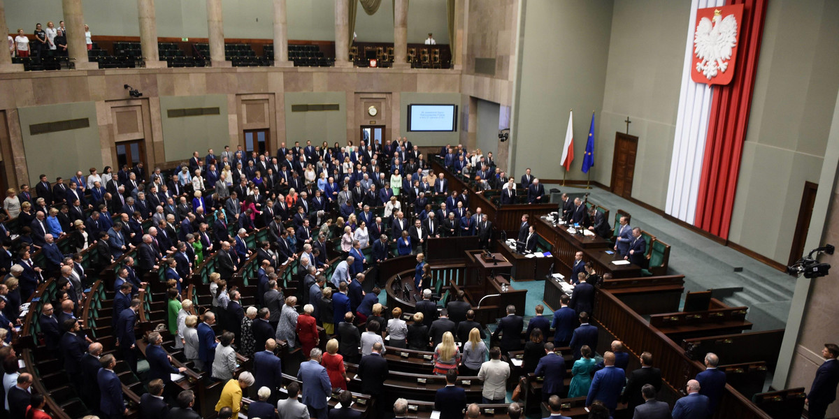 Sześć partii w Sejmie, kto na czele? Sondaż