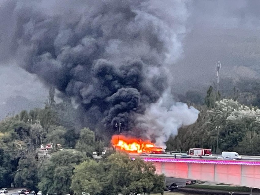 Požar na Brankovom, autobus u plamenu