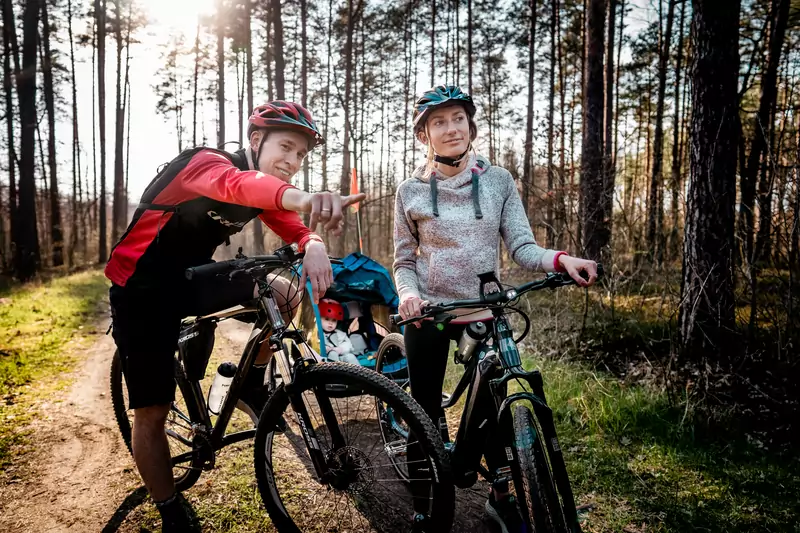 Jazda na rowerze daje sporo satysfakcji a przy okazji to świetny sposób na aktywne spędzanie wolnego czasu również z rodziną