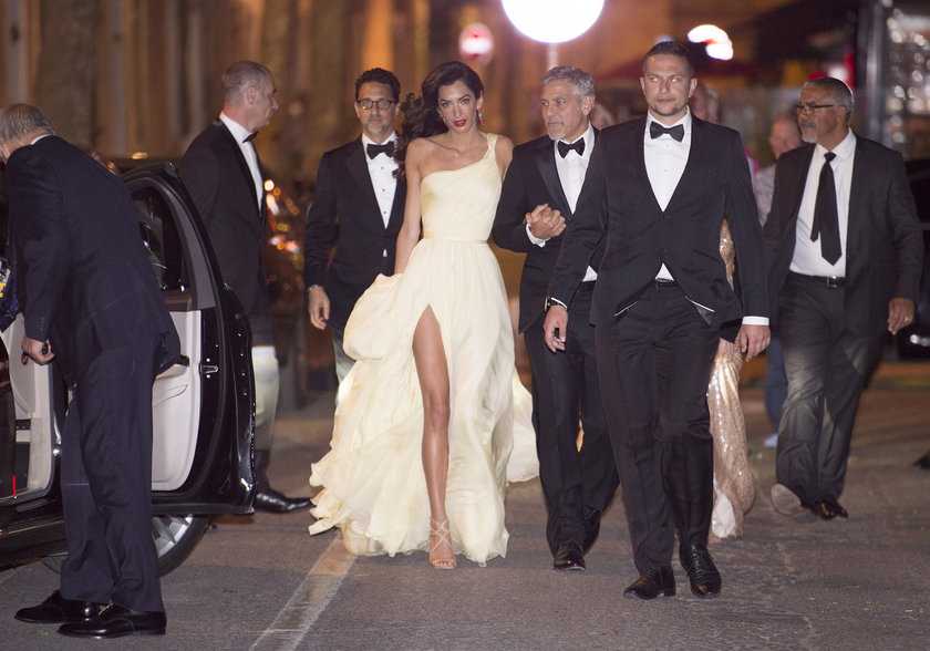 Amal Clooney w Cannes. Wiatr spłatał jej figla!