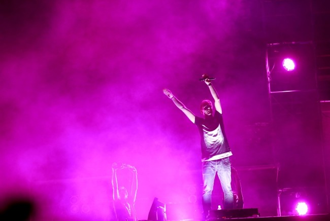 Armin Van Buuren 23 listopada 2016 zagrał swój pierwszy w życiu set w Birmie, w Rangun.