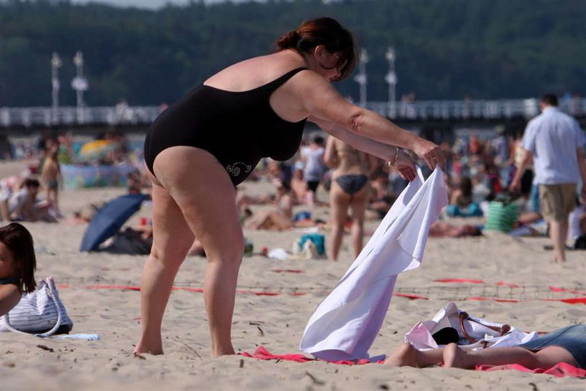 Tak Kasia smaży się na plaży. FOTO