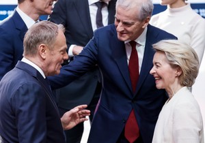Poljski premijer Donald Tusk, premijer Norveške Jonas Gar Stjore i predsednica Evropske komisije Ursula fon der Lajen