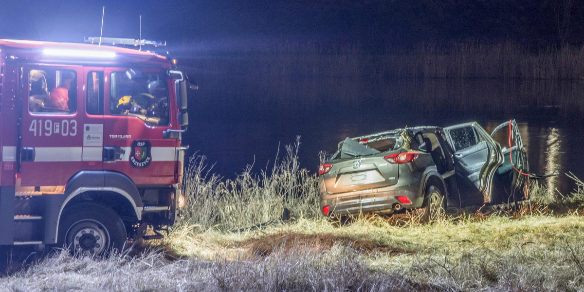 Ukradł auto i uciekał przed policją. Rajd zakończył w rzece