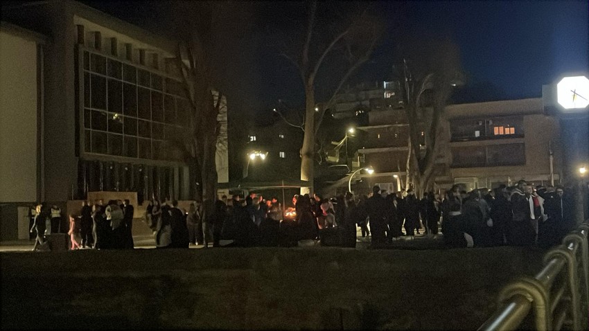 Potresne scene ispred bolnice u Kočanima