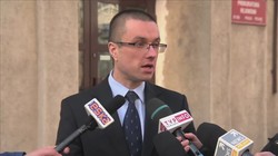 Grozili, pobli i wywieźli do lasu. Dwaj strażnicy miejscy z Warszawy usłyszeli zarzuty