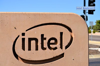 Intel dostanie 3 miliardy dolarów od Pentagonu. Koncern ma produkować chipy dla wojska