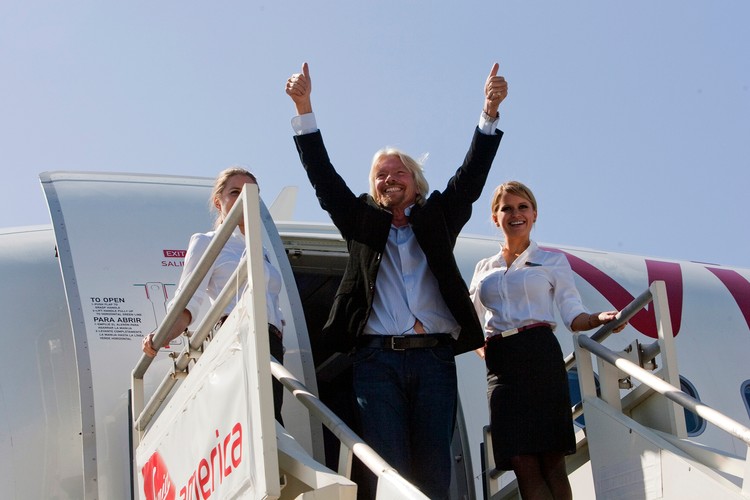 W pracy pomaga luźne podejście do życia. Warto znaleźć osobę, która będzie prowadziła dużą część twoich zajęć. Nie zawsze trzeba siedzieć na fotelu kierowcy i wszystkim kierować. Richard Branson.<br>Richard Branson jest twórcą koncernu Virgin Group. Jest brytyjskim przedsiębiorcą, czwartym na liście najbogatszych osób w Wielkiej Brytanii.