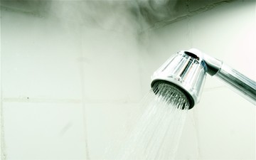 Rezsiválság: beindult a zuhanyturizmus, így spórolnak a meleg vízzel a németek