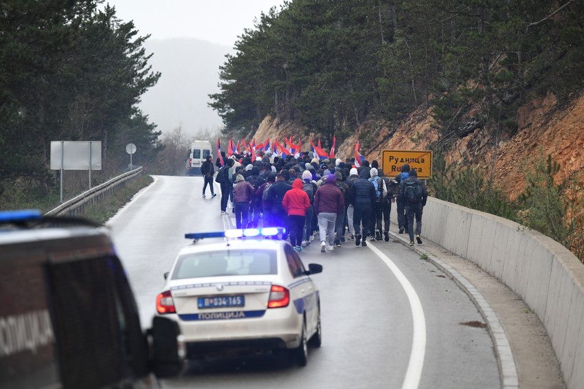 Srbi sa Kosova krenuli peške u Beograd na veliki narodni skup