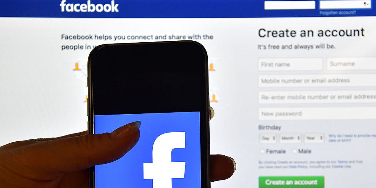 Facebook radzi, jak rozpoznać tzw. fake news