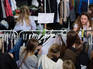 Kupowanie odzieży używanej nie jest już powodem do wstydu