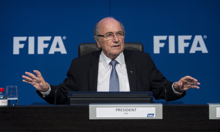 Sepp Blatter zaprzecza doniesieniom mediów. 