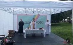 Burza wokół 'tęczowej mszy'. Warszawski ratusz odcina się od miasteczka równości