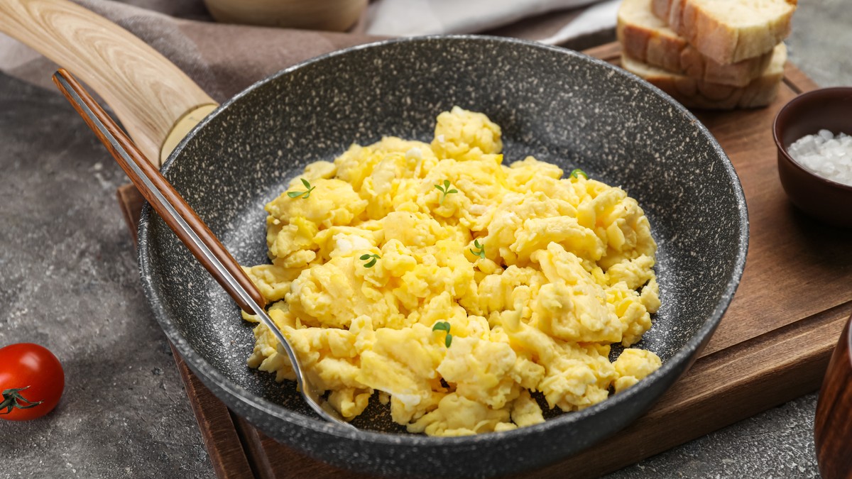 Dodajte ovaj sastojak u kajganu i topite kilograme, probava će raditi kao luda