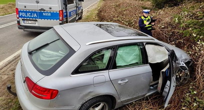 Groźny wypadek na Pomorzu. Bus, którym jechali obcokrajowcy zderzył się z osobówką. Cztery osoby trafiły do szpitala