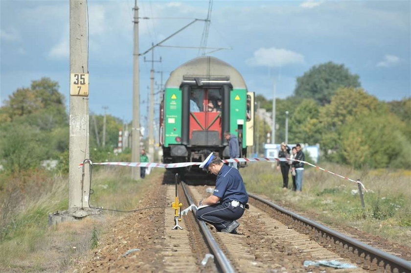 Tragedia na przejeździe kolejowym. Matka zginęła, córka przeżyła