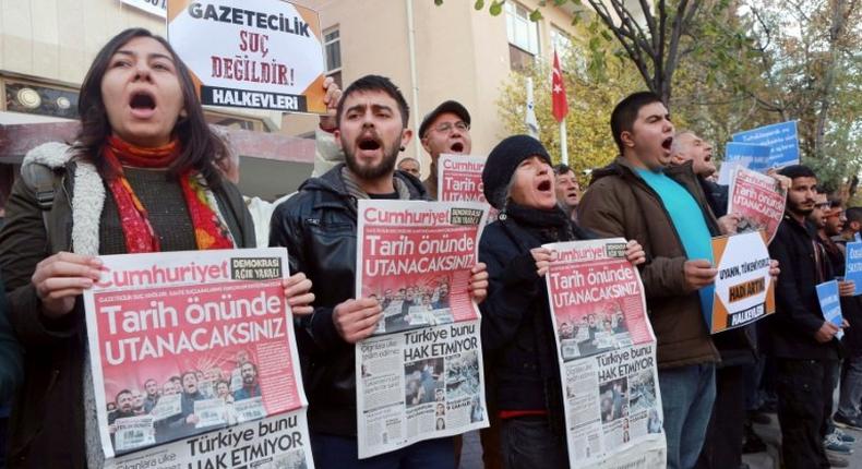 Humnan Rights Watch cites the arrests of staff of the daily Cumhuriyet as an example of Turkey's silencing of independent media