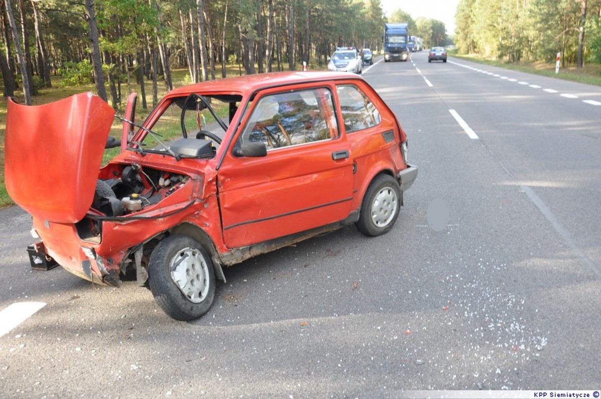 Zderzenie malucha z fordem. Wypadek spowodował... 95-latek