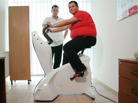 WARSZAWA 28 07 2006EWA RYBITWA UCZESTNICZY W AKCJI ODCHUDZANIAODCHUDZANIE SILOWNIA GYMNASIONFOT DAMIAN BURZYKOWSKI