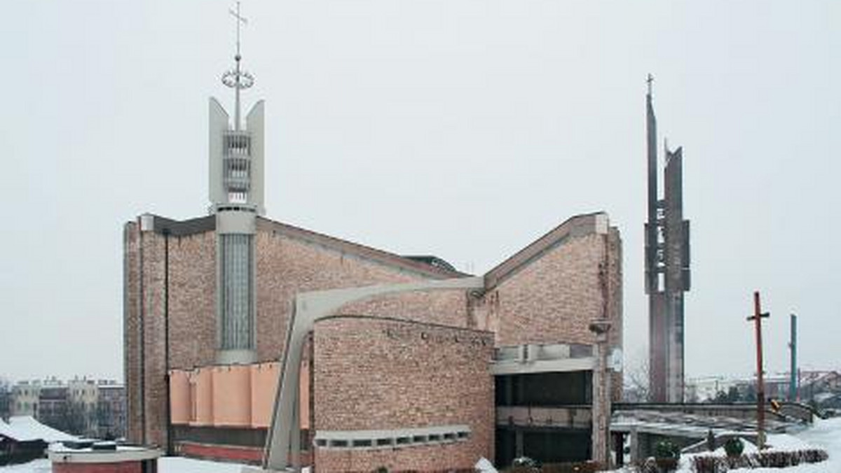 Pierwszego maja w nowym kieleckim sanktuarium, któremu patronuje św. Józef Robotnik, bp Kazimierz Ryczan nałoży korony na wizerunek Najświętszej Rodziny z Nazaretu. Złote korony to dar ponad pięciuset ofiarodawców.