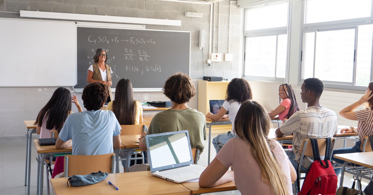 Świadczenie urlopowe nauczycieli 2025. Termin wypłaty, kwoty i zasady obliczania