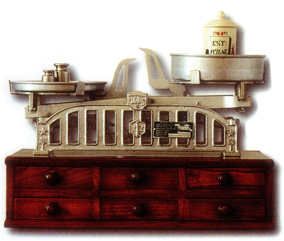 Stara apotekarska vaga - važan farmaceutski rekvizit