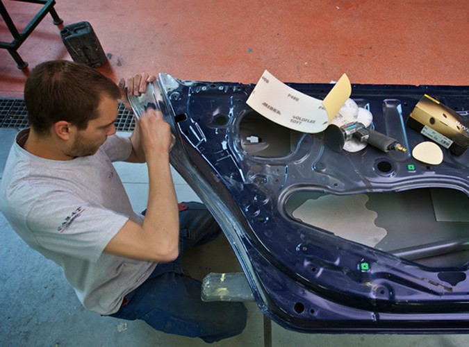 Specjalnie przygotowana 'otwarta' wersja Lexusa LS 600h L będzie oficjalnym królewskim pojazdem nowożeńców podczas ceremonii zaślubin jego wysokości księcia Monako Alberta II z panną Charlene Wittstock, która odbędzie się w sobotę, 2 lipca 2011 r.