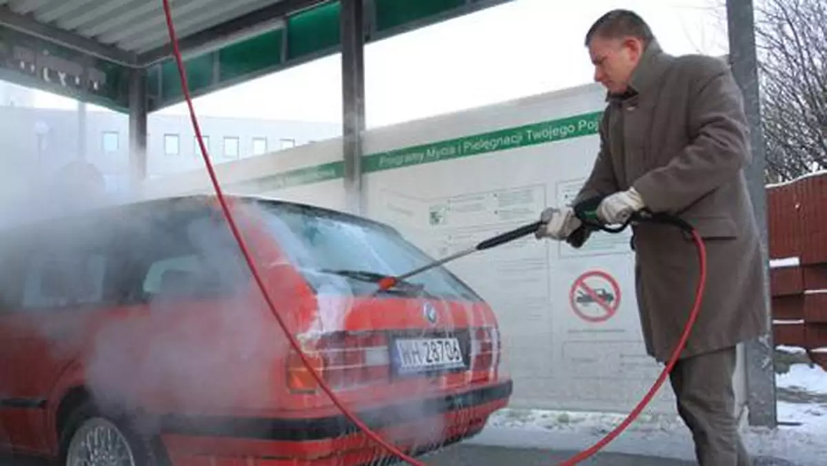 Czym myć auto zimą?