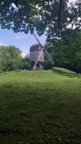 "Tutaj stare budynki gospodarcze są pięknie odnowione, a teren wokół nich zadbany"