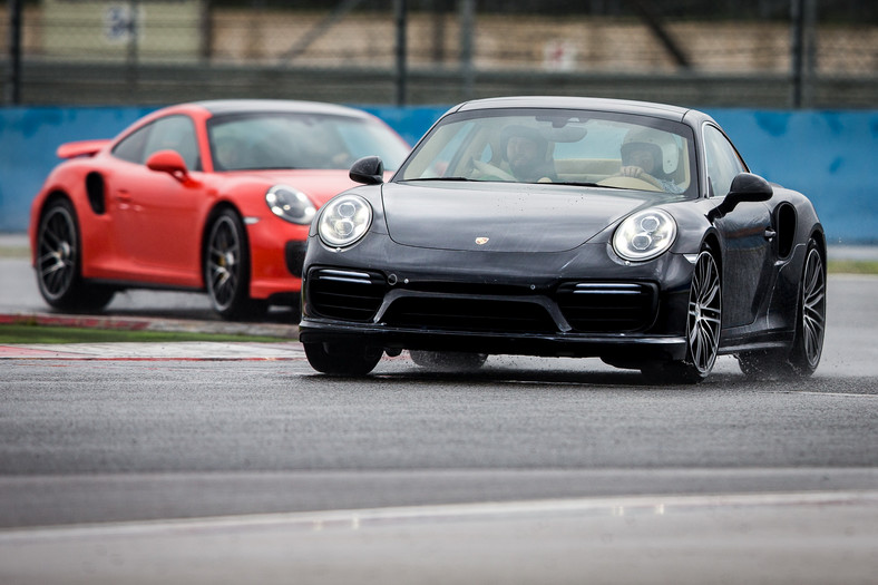 Porsche Carrera S i Turbo S na torze Istanbul Park