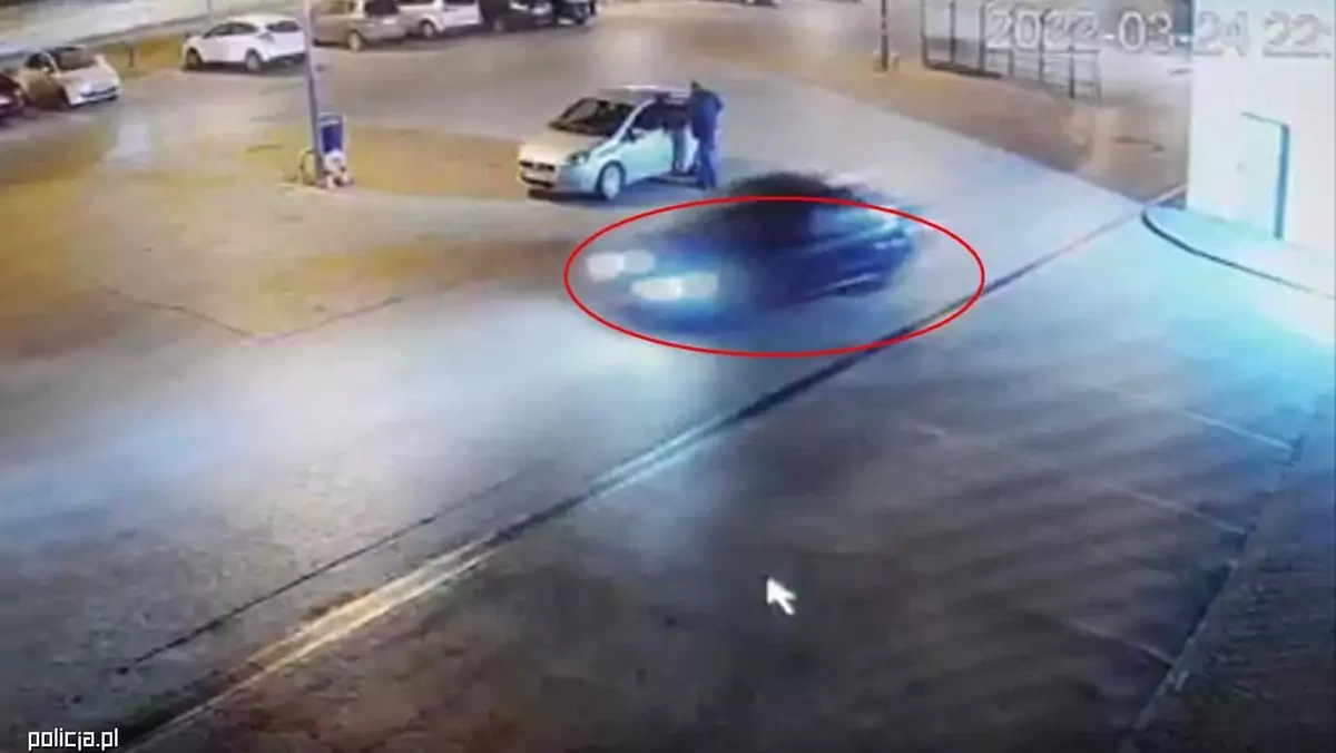 24-latek ćwiczył na ogólnodostępnym parkingu "jazdę bokiem"