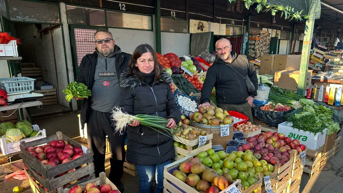 Pasulj 400, zelena salata 50 dinara