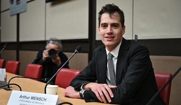  Arthur Mensch 