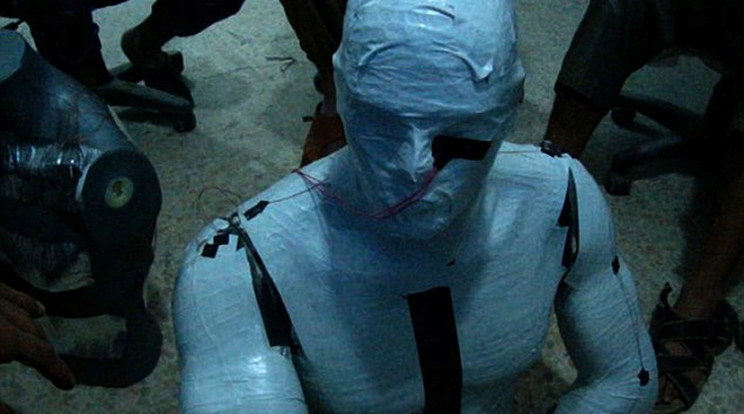 Embermeleg bábút fejlesztettek ki a terrortudósok / Fotó: ISIS - Sky News